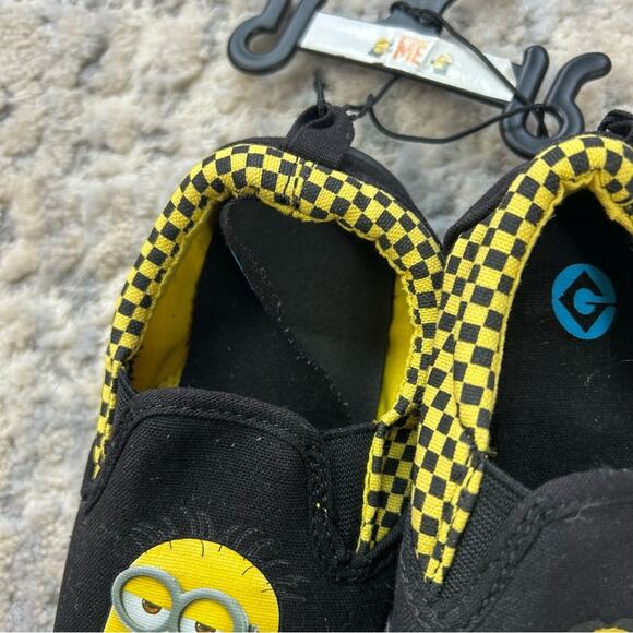 NEW 2010 Original Despicable Me Minions slip on sneakers size 10 - Picture 2 of 8